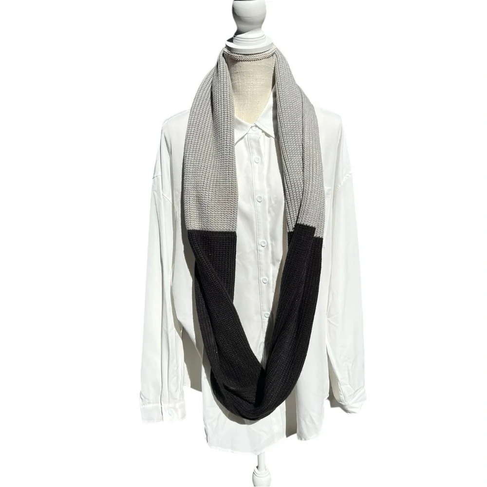 ♠️Kate Spade Black & Gray Color Block Knit Infinity Scarf with Charm